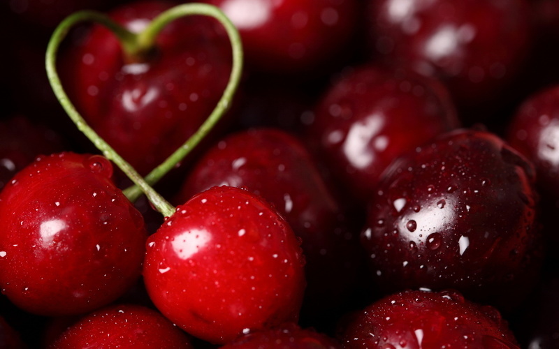 Вкусные ягоды вишни и их полезные свойства 