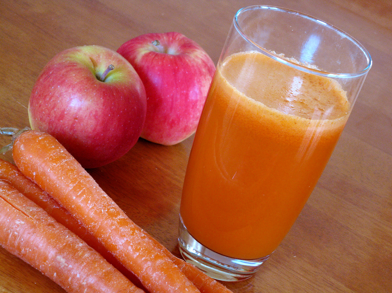 Как сделать сок из яблок и моркови - рецепт