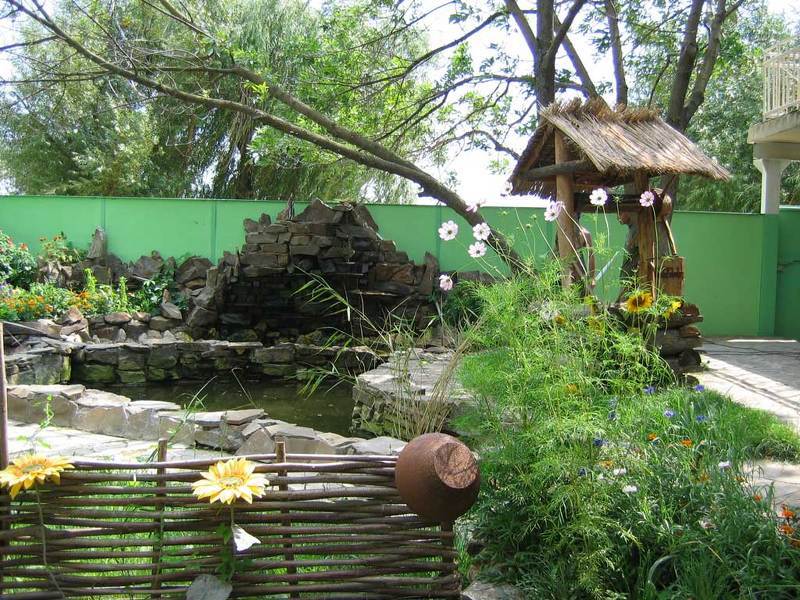 Небольшой сад в деревенском стиле