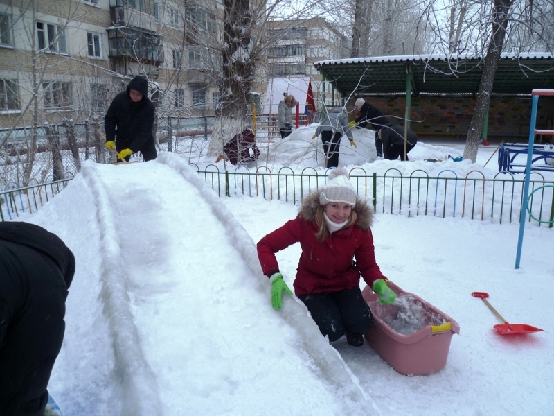 Заливаем снежную горку