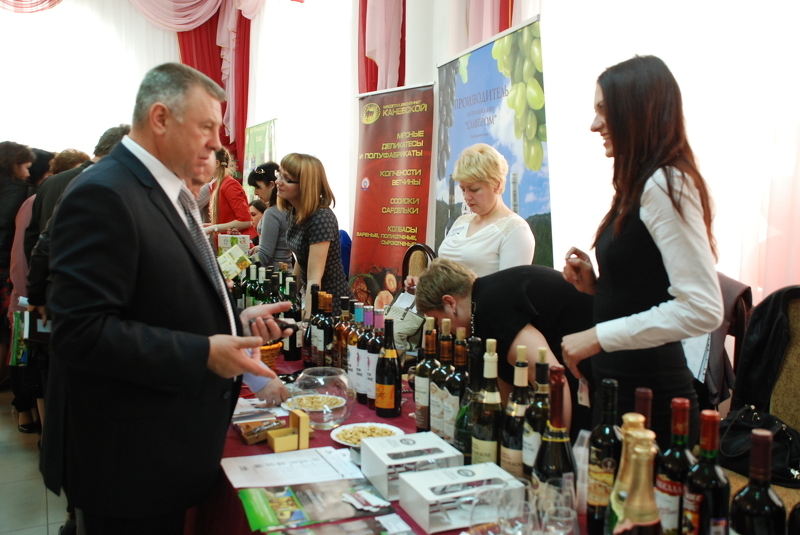 Продукция виноделия на выставке в Крыму