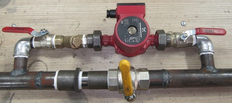 Циркуляционные насосы для систем отопления с обратным клапаном на параллельной линии