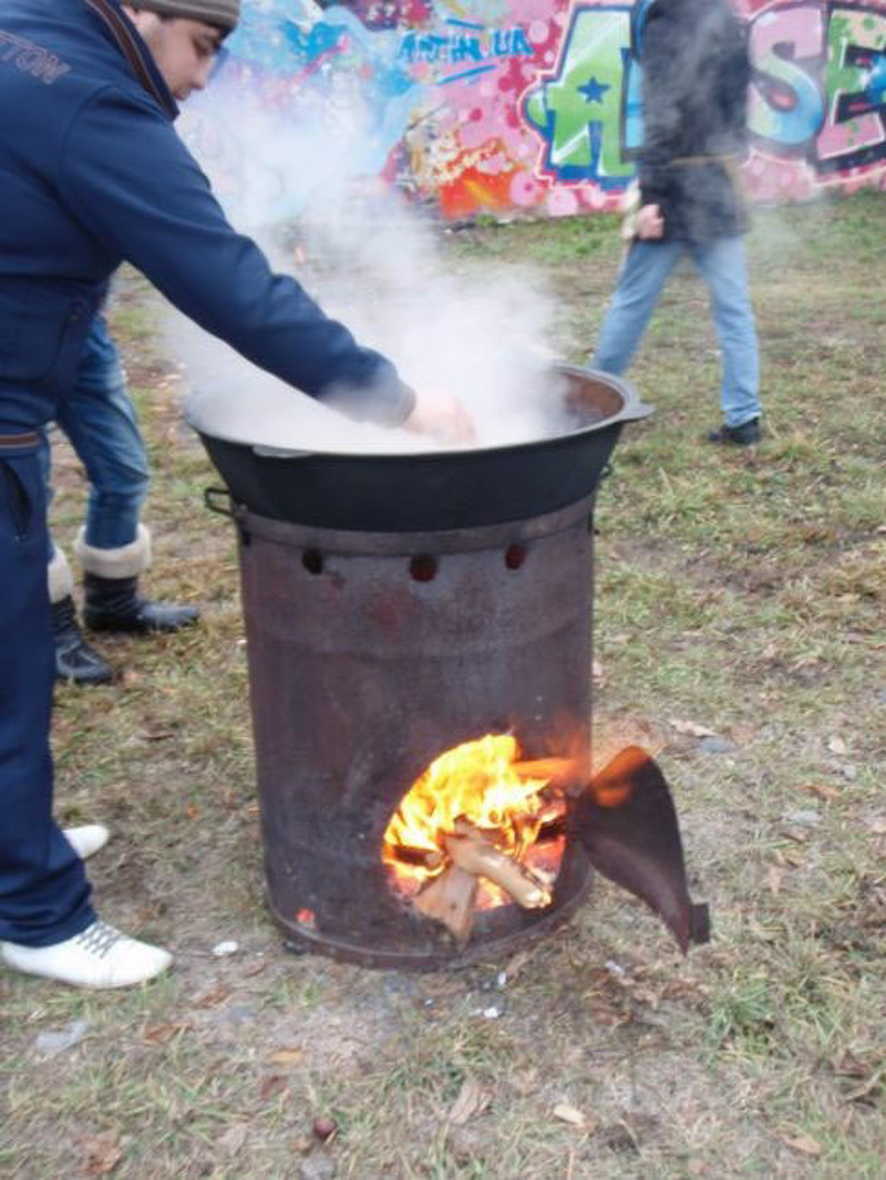 Уличная печь из железной бочки