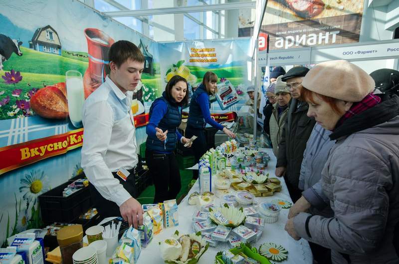 Дегустация молочной продукции на выставке в Республике Крым