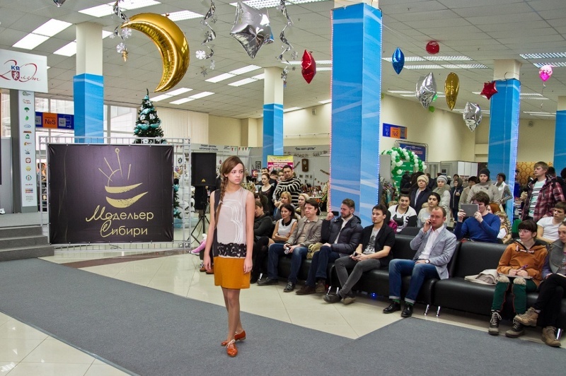 Конкурс вечерних нарядов и причесок в Красноярске