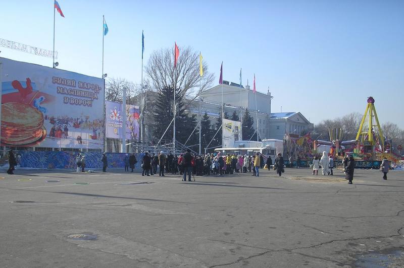 Театральная площадь в Саратове