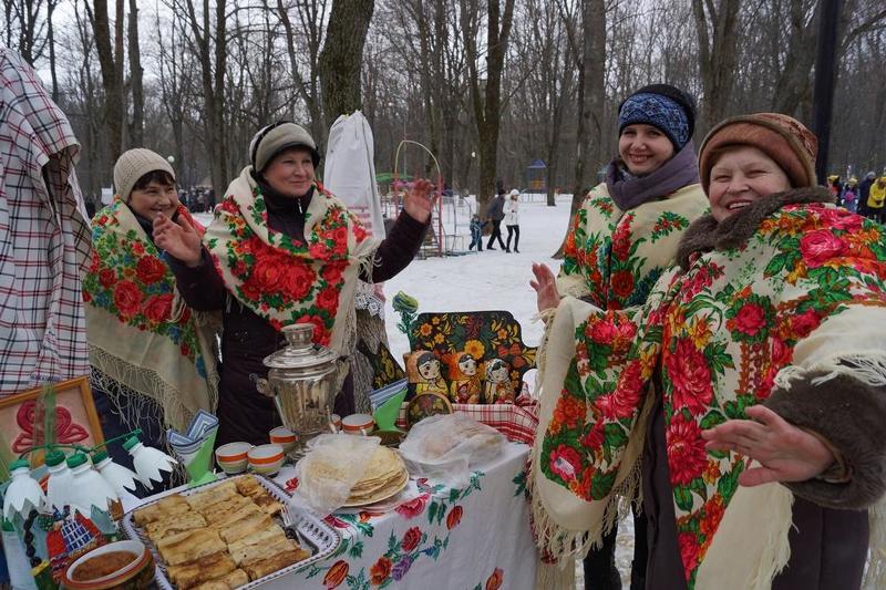 Праздничный стол на Масленицу