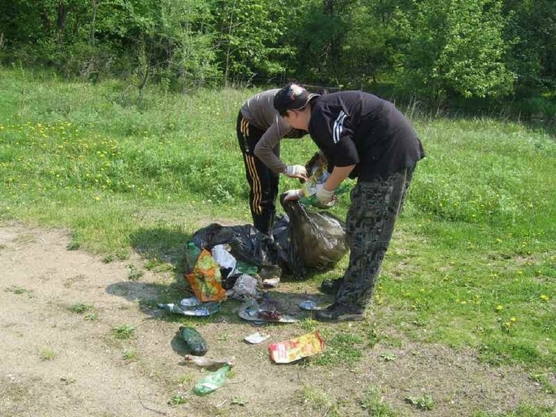 Акция: Спаси дикую природу - уборка леса и дорог