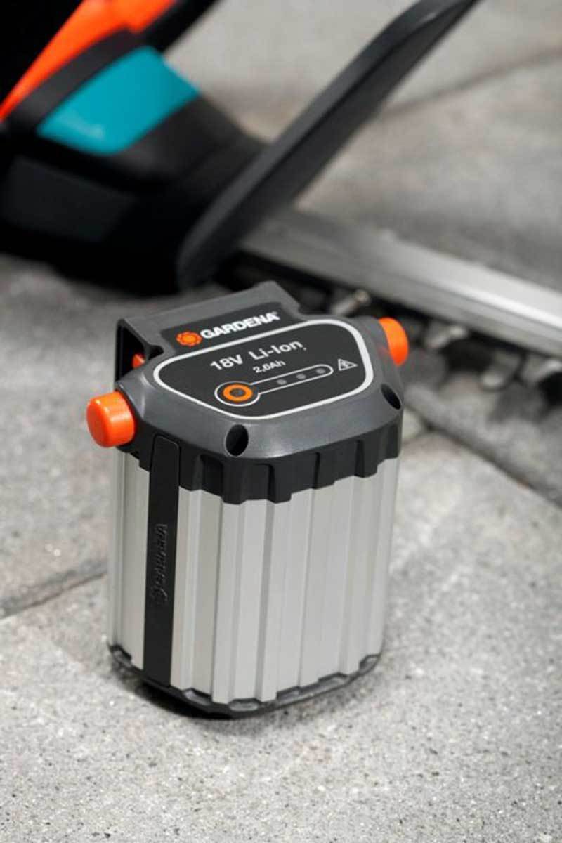 Аккумуляторное батареи GARDENA нужно хранить в теплом помещении