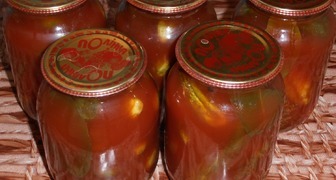 Рецепт - Острые хрустящие огурцы в томатном соусе
