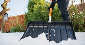 Выбираем лопату для уборки снега