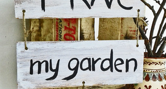 Украшение для сада в виде таблички: элемент декора своими руками