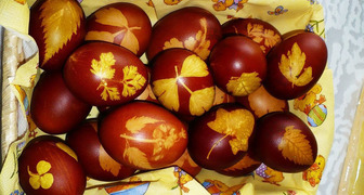 Покраска яиц в эко-стиле