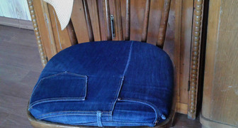 Стул с джинсовым сиденьем