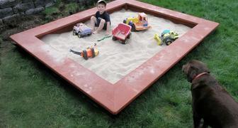 Делаем песочницу на даче для малышей своими руками
