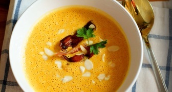 Тыквенный сливочный крем-суп с беконом и чесночком