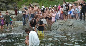 Купание в реках и озерах в день Крещения Руси