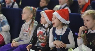 Рождественская ярмарка ежегодно готовит детские спектакли