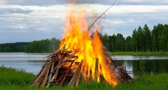 Мануйло и Савелий - сжигаем плохие воспоминания и заболевшие растения