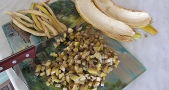 Бананы, лук и картофель - альтернативная подкормка помидоров органикой