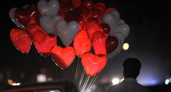 Букет из шаров в виде сердечек - отличный подарок на день Валентина