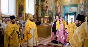 Литургия в церкви в день успения святой Анны