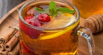 Чай из малиновых листьев и ягод при грудном вскармливании для повышения иммунитета
