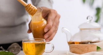 Зеленый чай с медовой водой поможет замедлить старение клеток организма