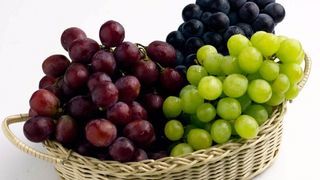 Чем полезен виноград красных, черных и зеленых сортов