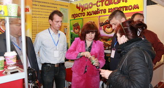 Демонстрация стаканчиков с наполнителями