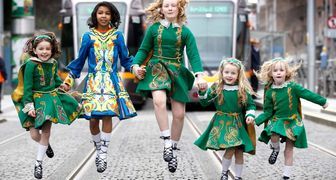 Традиционный ирландский танец в День святого Патрика