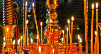 В праздник молились за детей и ставили свечи в церкви