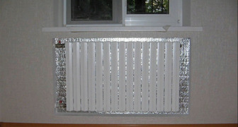 Экранируем радиатор для удержания тепла внутри дома