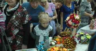 Экспонаты ручной работы на выставке Модный базар