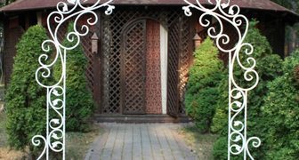 Деревянная входная арка в рустикальном стиле - фото 14