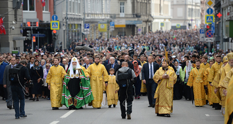 Крестный ход в Москве в день памяти Владимира Крестителя и Крещения Руси
