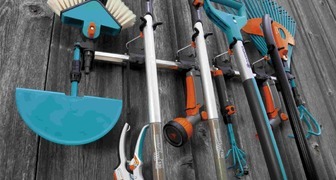 Кронштейн для инструментов комбисистемы компании GARDENA