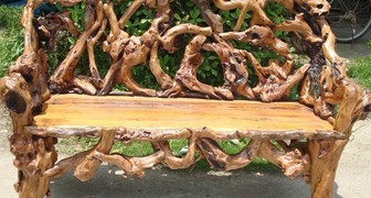 Деревянная скамья для сада из коряг