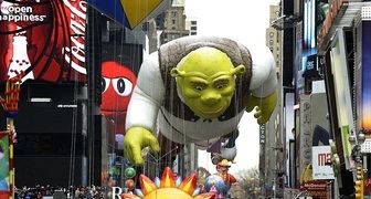 Надувные шары с изображениями сказочных героев на парадах ко Дню Благодарения