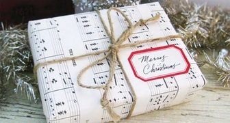 Ноты - лучшая упаковка для подарка меломану