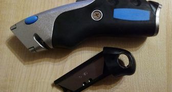 Складной строительный нож - удобный и дешевый инструмент для резки профнастила