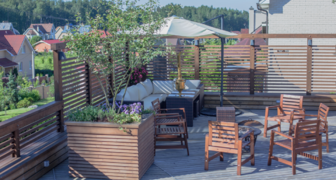 Очищенная от мха и лишайника терраса