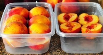 Персики в аскорбиновом сиропе могут храниться до года