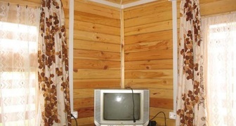 Применение кабель канала в деревянном доме