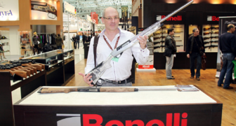 Ружья и аксессуары для охоты на выставке в Москве