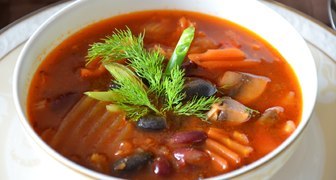 Приготовленный суп из фасоли сохраняет большинство витаминов содержащихся в бобовых