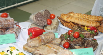 Традиционные блюда российской кухни на ярмарке Крещенские морозы