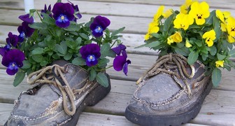 Вазон для цветов из старой обуви