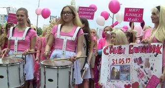 Шествие на День блондинок в Москве