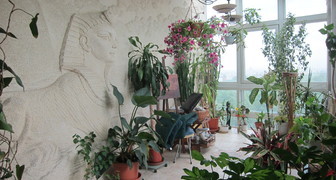 Зимний сад на балконе, созданный с помощью природных материалов